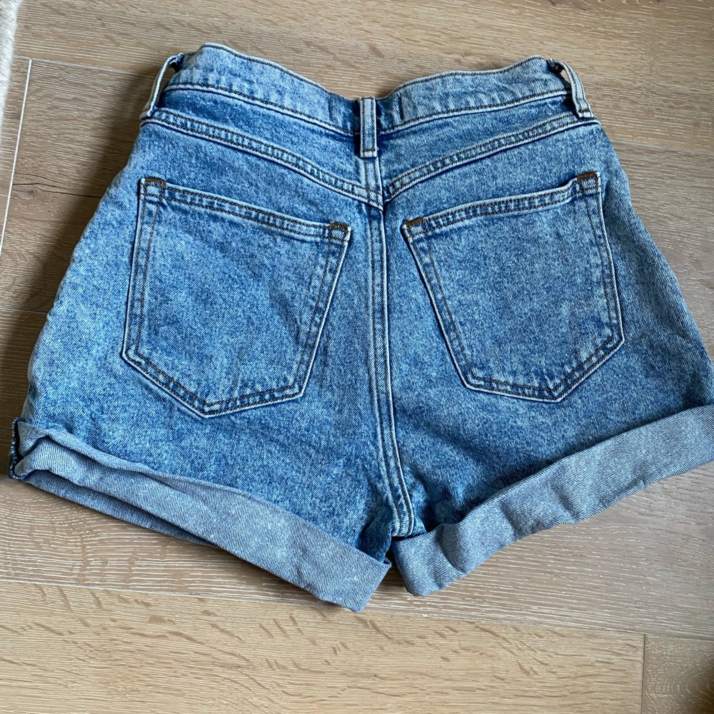 Abercrombie special detail Jean shorts!